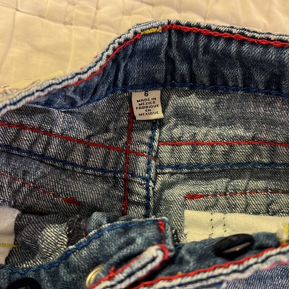 Boys true religion shorts - Picture 4 of 4